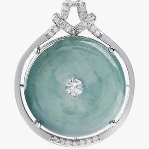 Elegant Silver and Green Pendant Necklace